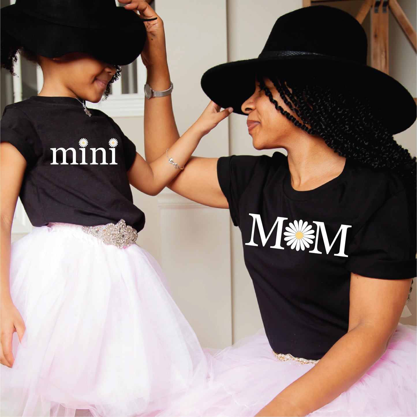 Mom Daisy Twinning Tee